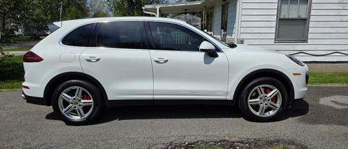 White 2016 Porsche Cayenne Cayenne