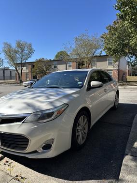 White 2013 Toyota Avalon XLE Premium