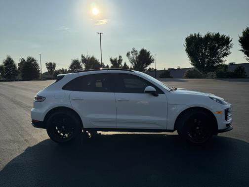 2020 Porsche Macan Base