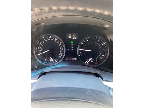 Photo 4 of 12 of 2010 Lexus IS 250C Base