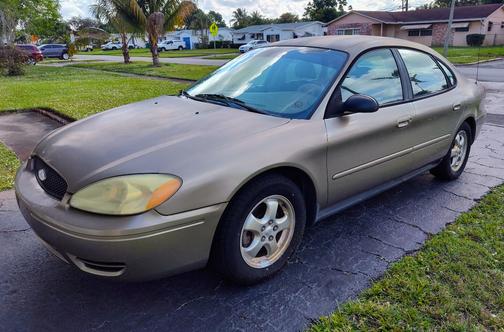 2005 Ford Taurus SE