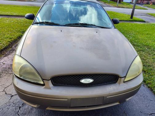 2005 Ford Taurus SE
