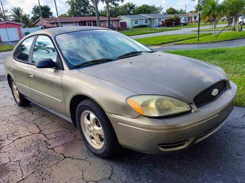 2005 Ford Taurus SE