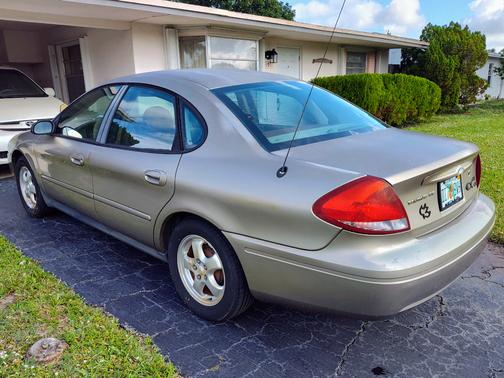 2005 Ford Taurus SE