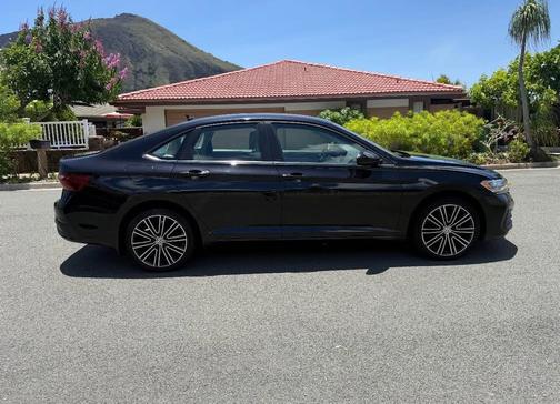 Black 2022 Volkswagen Jetta 1.4T SE