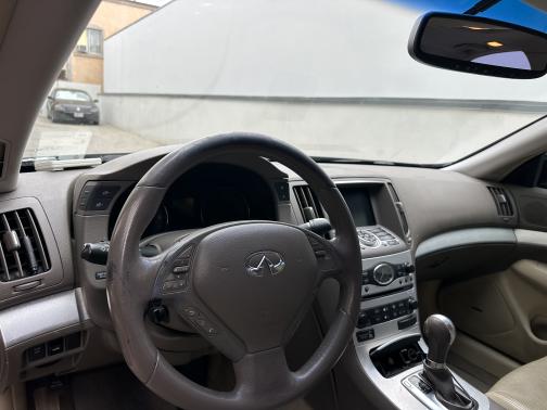 2009 INFINITI G37 x