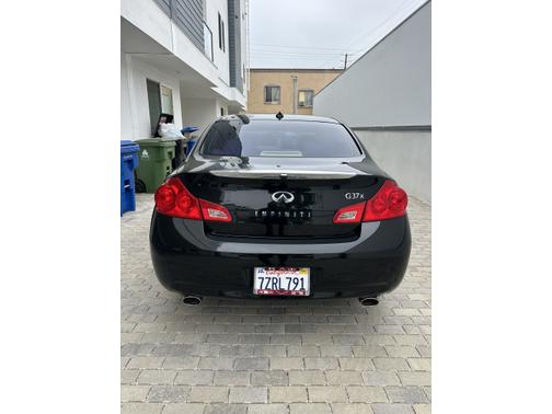 2009 INFINITI G37 x