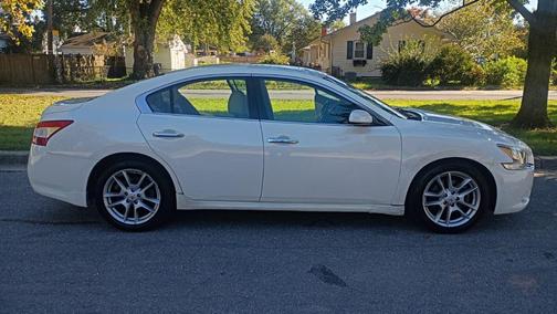 White 2011 Nissan Maxima S