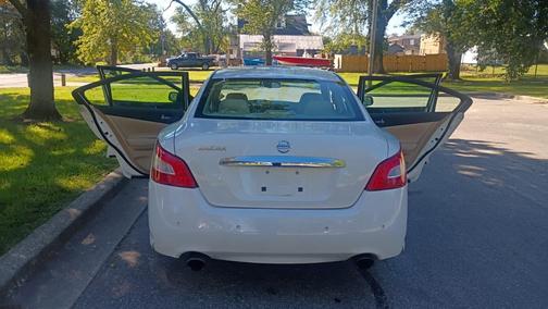 White 2011 Nissan Maxima S