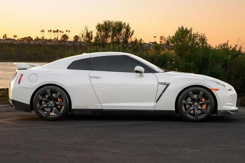 White 2011 Nissan GT-R Premium