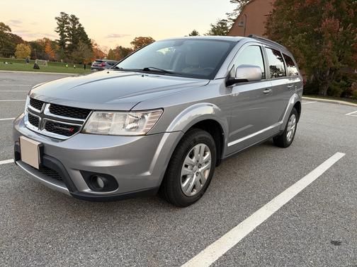 Silver 2019 Dodge Journey SE