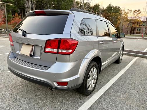 Silver 2019 Dodge Journey SE