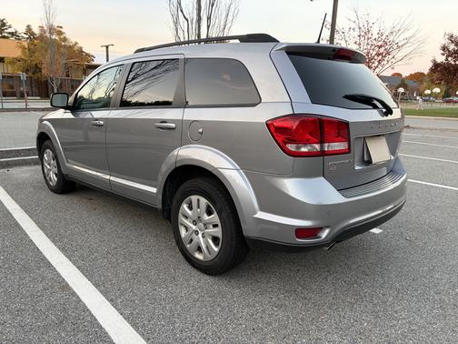 Silver 2019 Dodge Journey SE