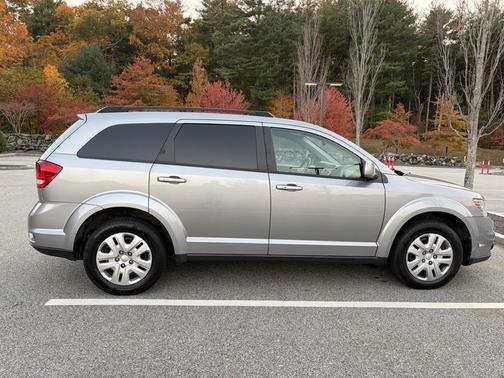 Silver 2019 Dodge Journey SE