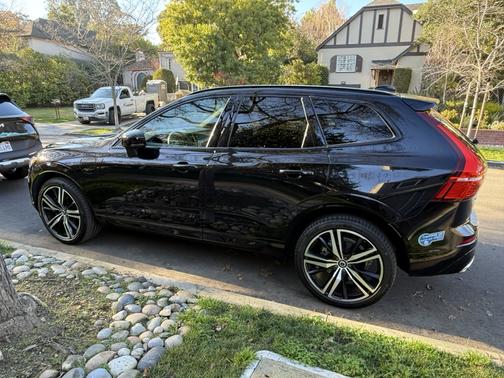 2021 Volvo XC60 Recharge Plug-In Hybrid T8 R-Design