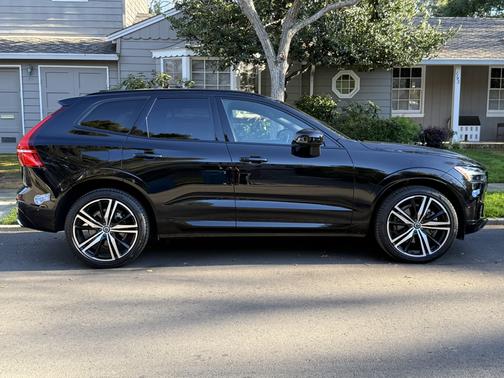 2021 Volvo XC60 Recharge Plug-In Hybrid T8 R-Design