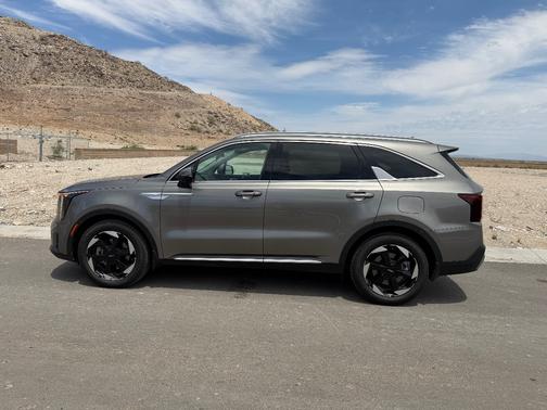 Gray 2025 Kia Sorento Plug-In Hybrid EX