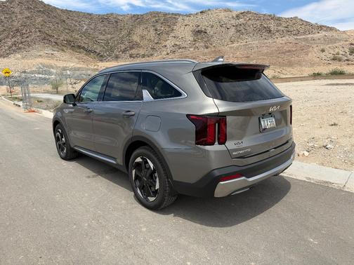 Gray 2025 Kia Sorento Plug-In Hybrid EX