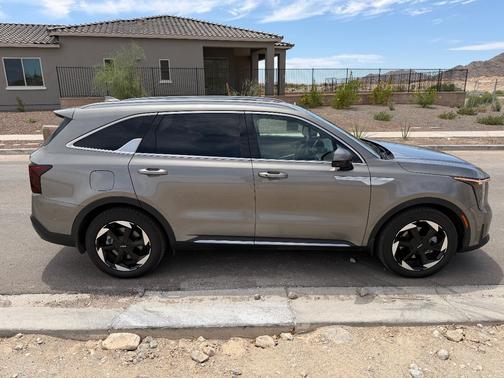 Gray 2025 Kia Sorento Plug-In Hybrid EX