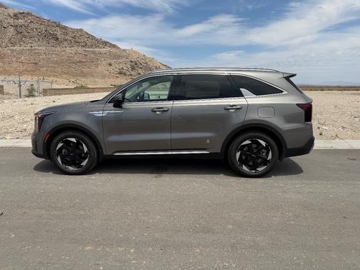 Gray 2025 Kia Sorento Plug-In Hybrid EX