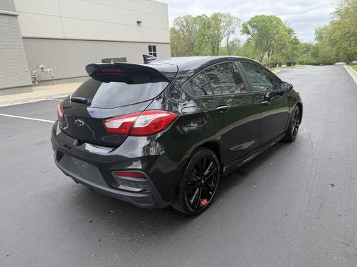 Black 2018 Chevrolet Cruze LT