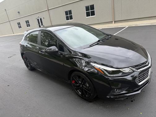 Black 2018 Chevrolet Cruze LT
