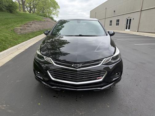 Black 2018 Chevrolet Cruze LT