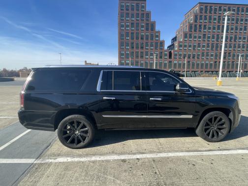 2017 Cadillac Escalade ESV Luxury