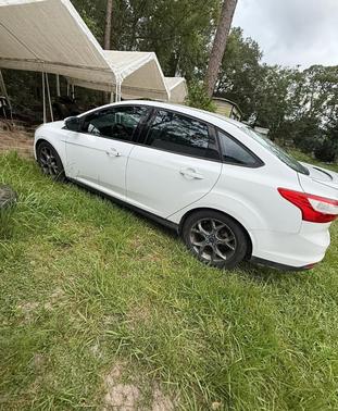 White 2014 Ford Focus SE