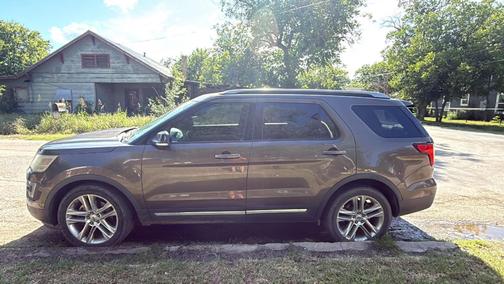 Brown 2016 Ford Explorer XLT