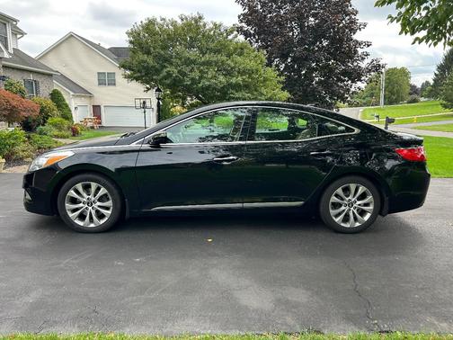 Black 2012 Hyundai Azera Base