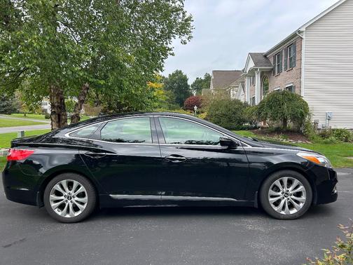 Black 2012 Hyundai Azera Base