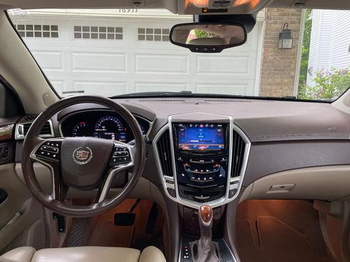 White 2014 Cadillac SRX Luxury Collection
