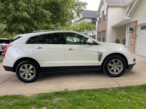 White 2014 Cadillac SRX Luxury Collection