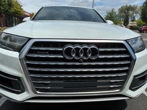 White 2017 Audi Q7 3.0T Premium Plus