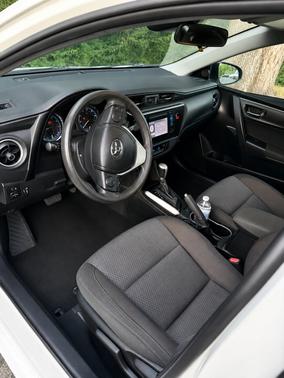 White 2019 Toyota Corolla LE