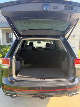 Black 2021 Volkswagen Atlas 3.6L SE w/Technology R-Line