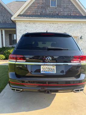 Black 2021 Volkswagen Atlas 3.6L SE w/Technology R-Line