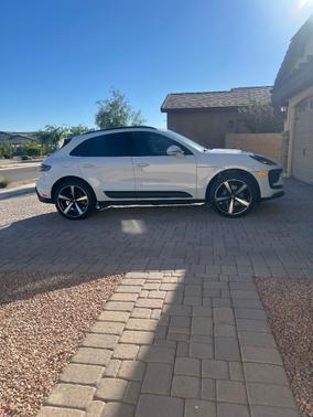White 2022 Porsche Macan Macan