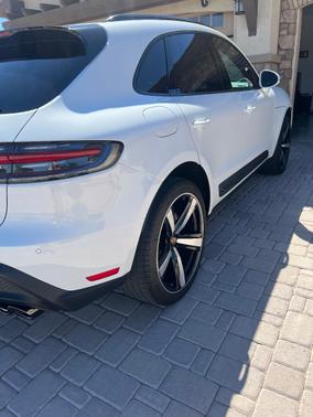 White 2022 Porsche Macan Macan