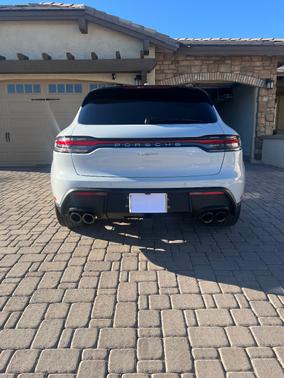 White 2022 Porsche Macan Macan