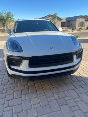 White 2022 Porsche Macan Macan