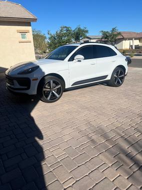 White 2022 Porsche Macan Macan