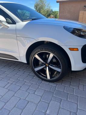 White 2022 Porsche Macan Macan