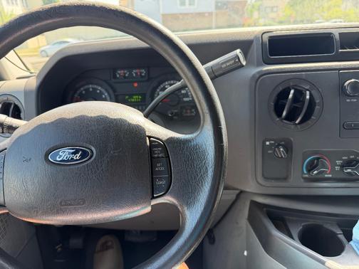 White 2014 Ford E350 Super Duty Cargo