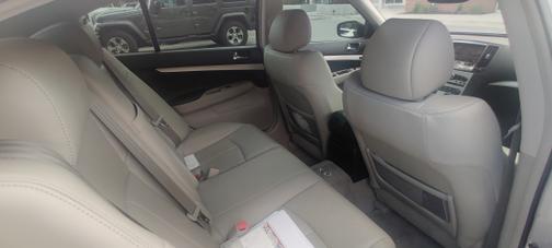 2009 INFINITI G37 x