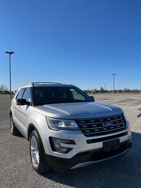 Silver 2016 Ford Explorer XLT