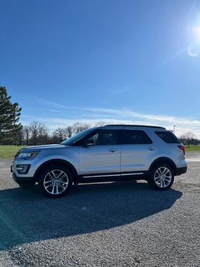 Silver 2016 Ford Explorer XLT