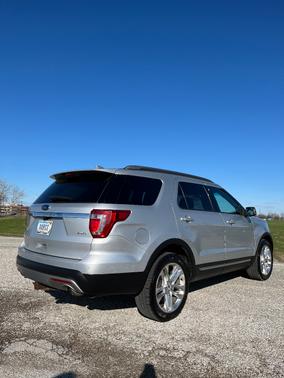 Silver 2016 Ford Explorer XLT