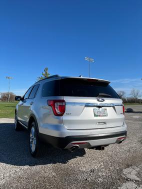 Silver 2016 Ford Explorer XLT